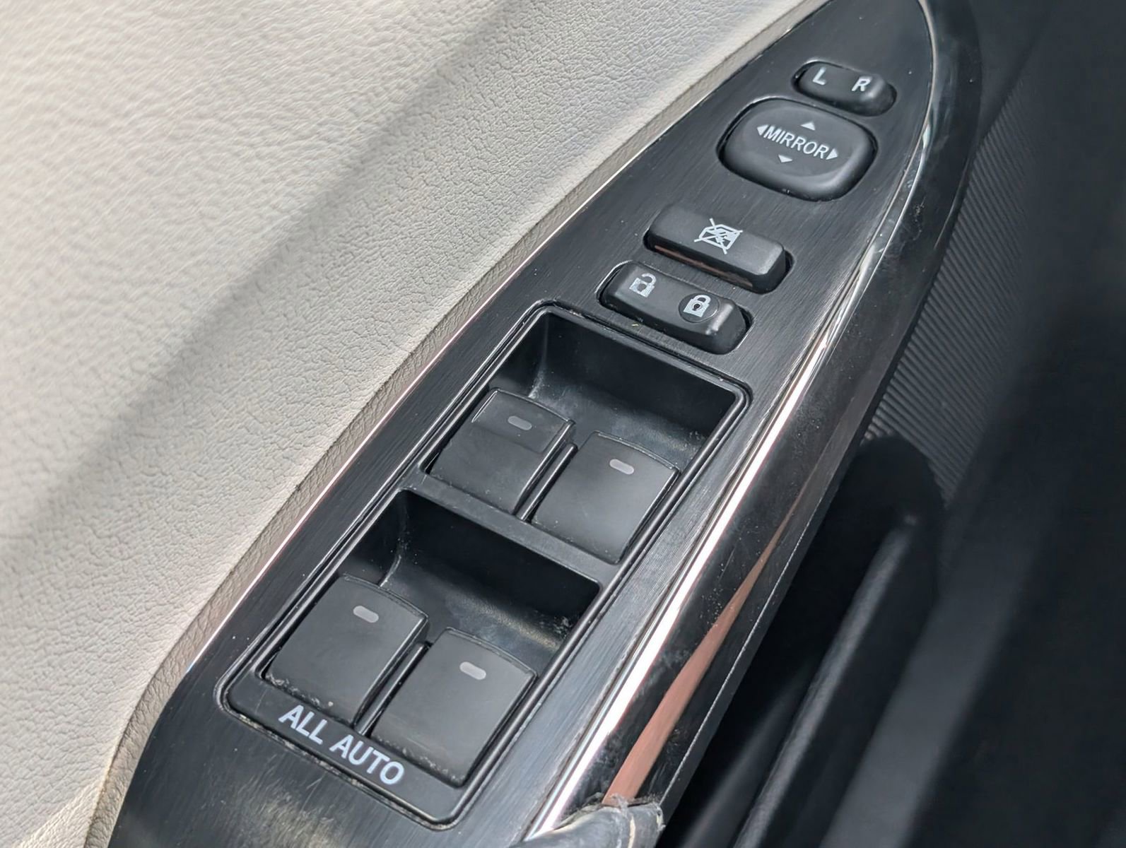 Used 2015 Toyota Avalon XLE FWD image 12