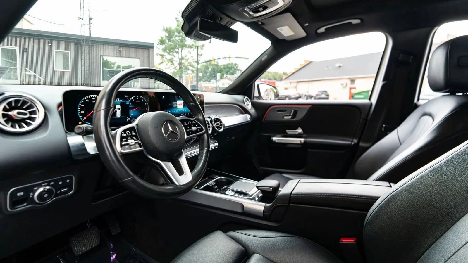 Used 2020 Mercedes-Benz GLB 250 4MATIC w/ Premium Package image 33