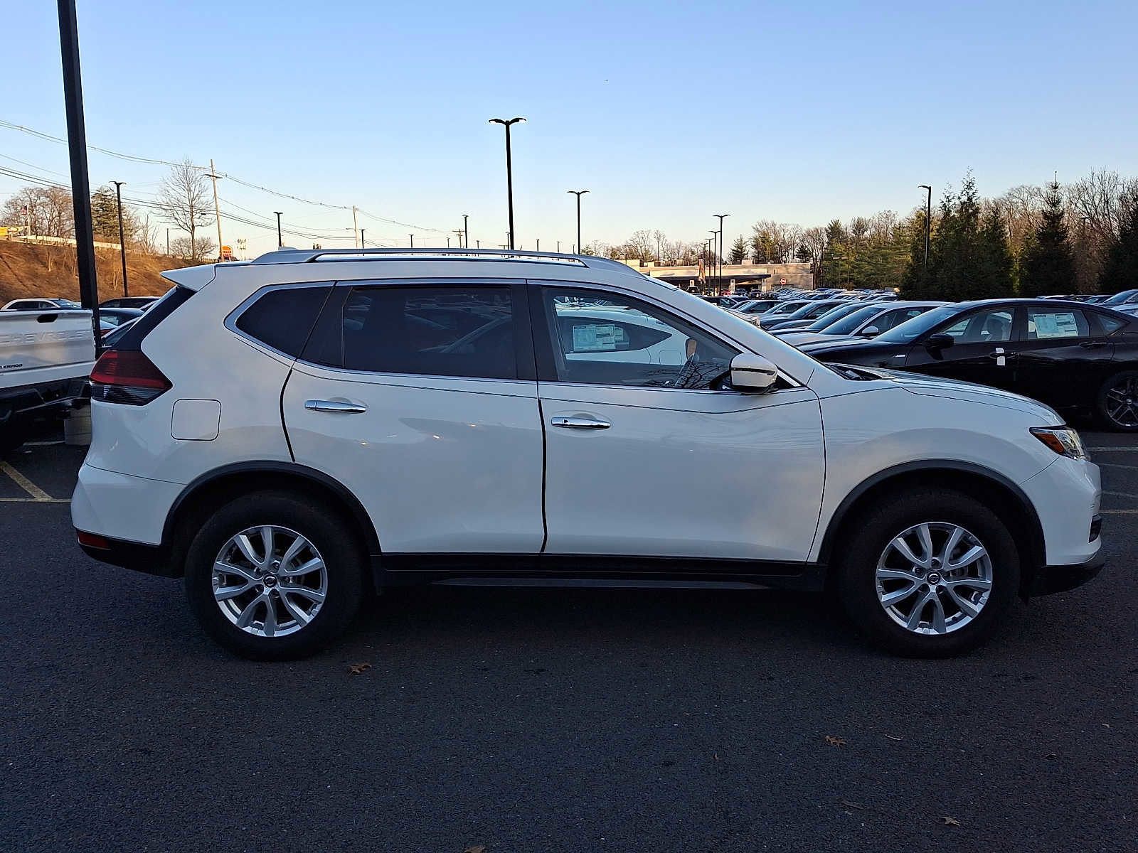 Used 2020 Nissan Rogue SV image 7
