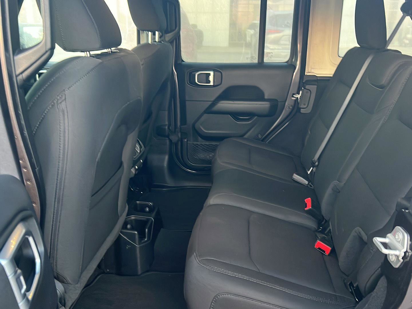 Used 2020 Jeep Wrangler Unlimited Sahara image 11