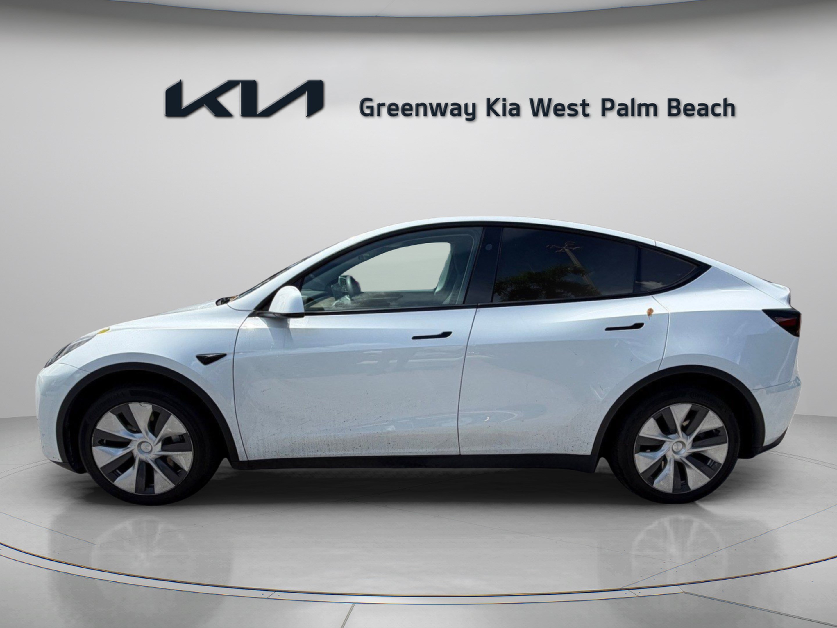 Used 2023 Tesla Model Y 2WD image 4