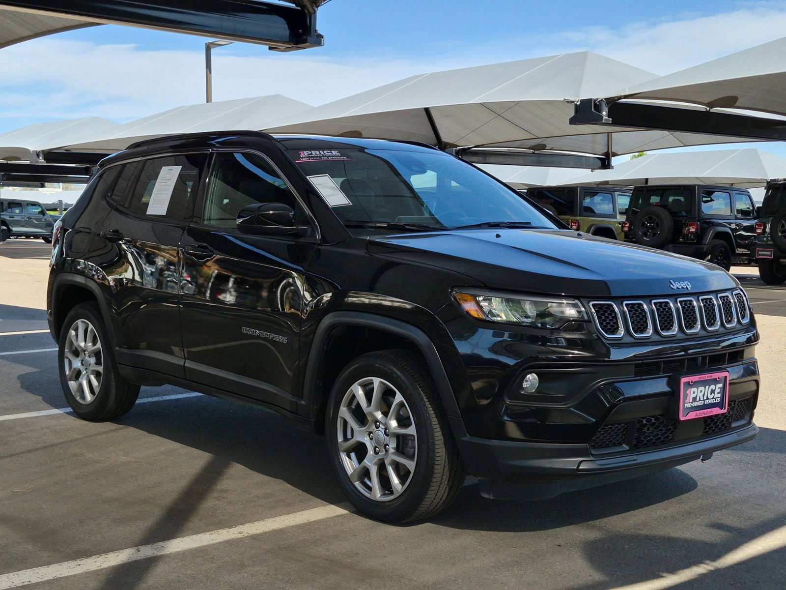 Used 2023 Jeep Compass Latitude w/ Sun and Sound Group AWD/4WD image 4