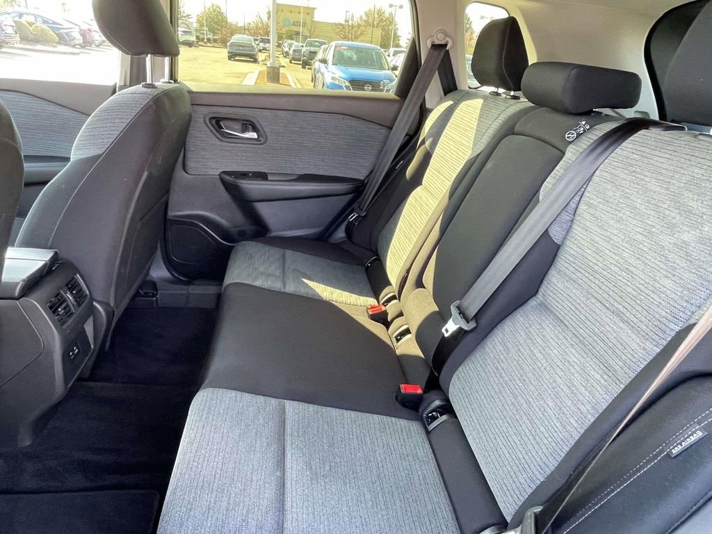 Used 2023 Nissan Rogue SV image 11