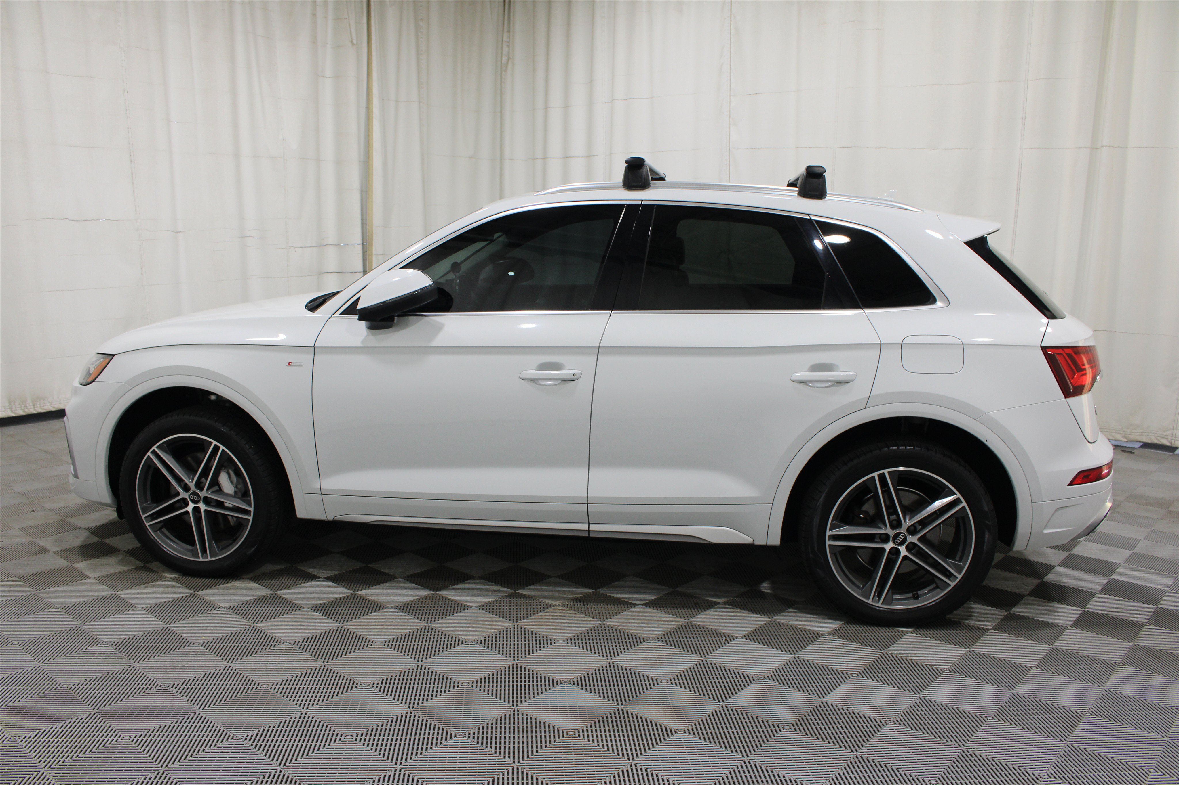 Used 2022 Audi Q5 e Premium Plus AWD/4WD image 35