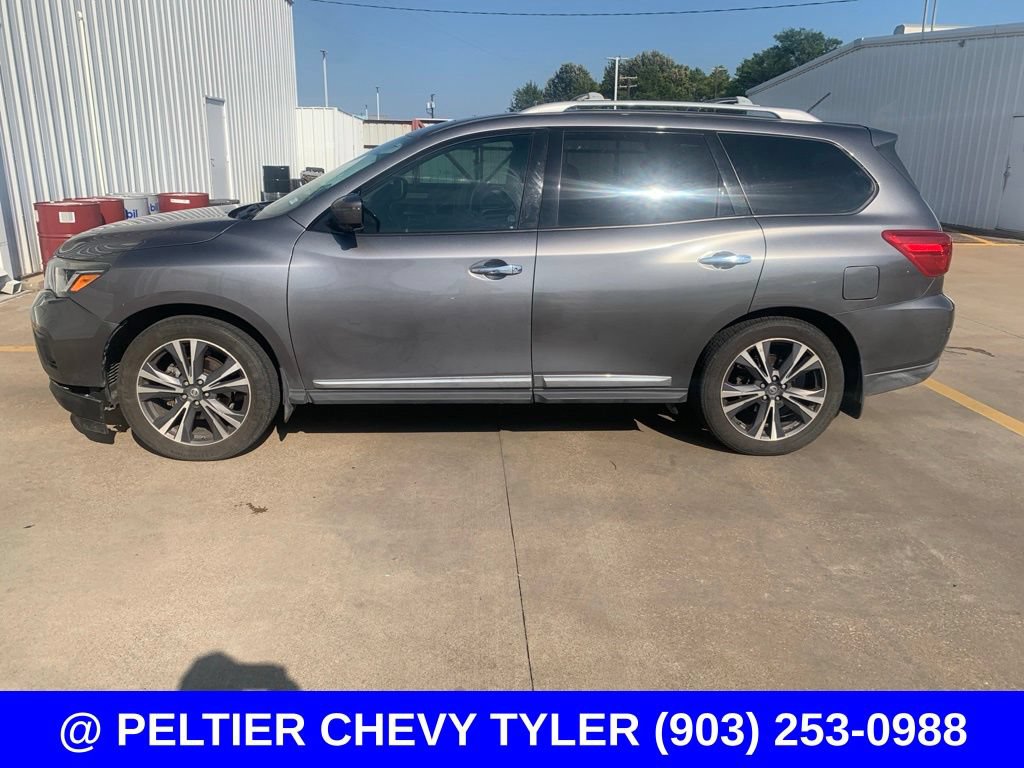 Used 2017 Nissan Pathfinder Platinum FWD image 3