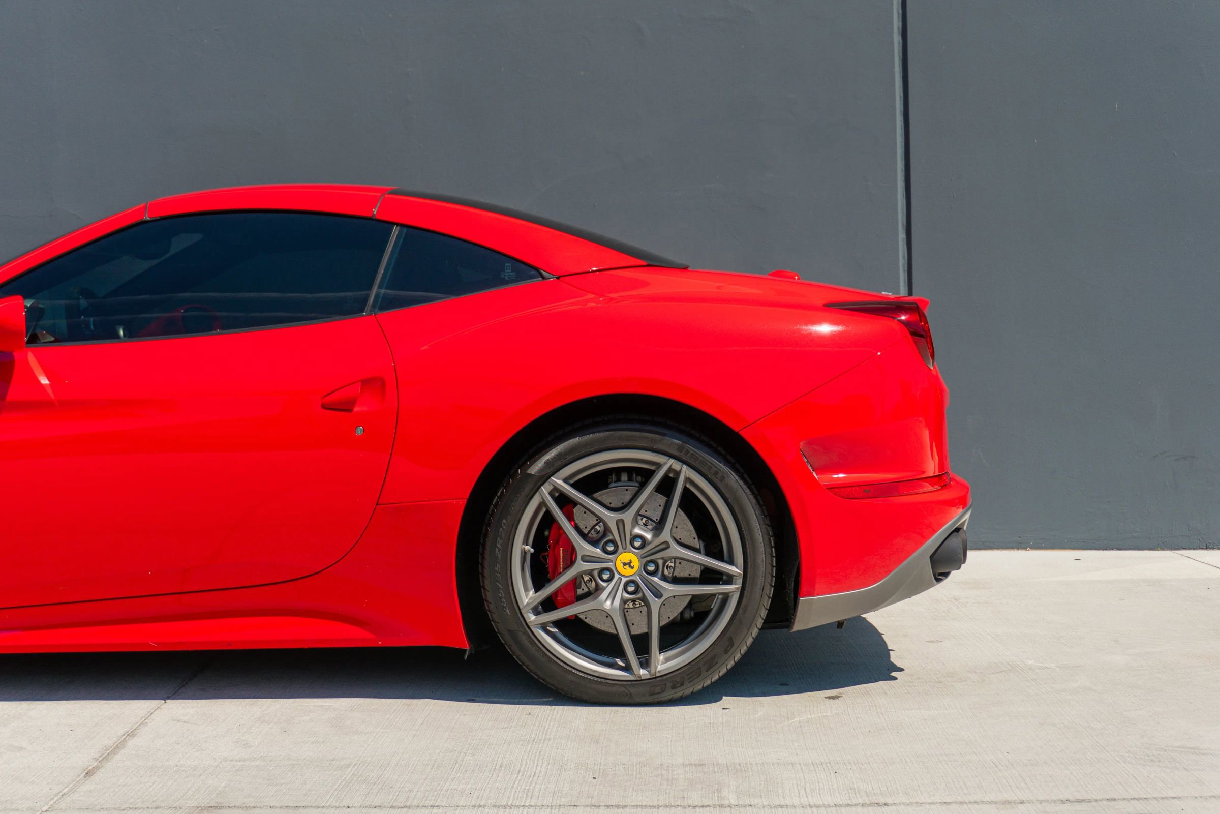 Used 2017 Ferrari California T image 21