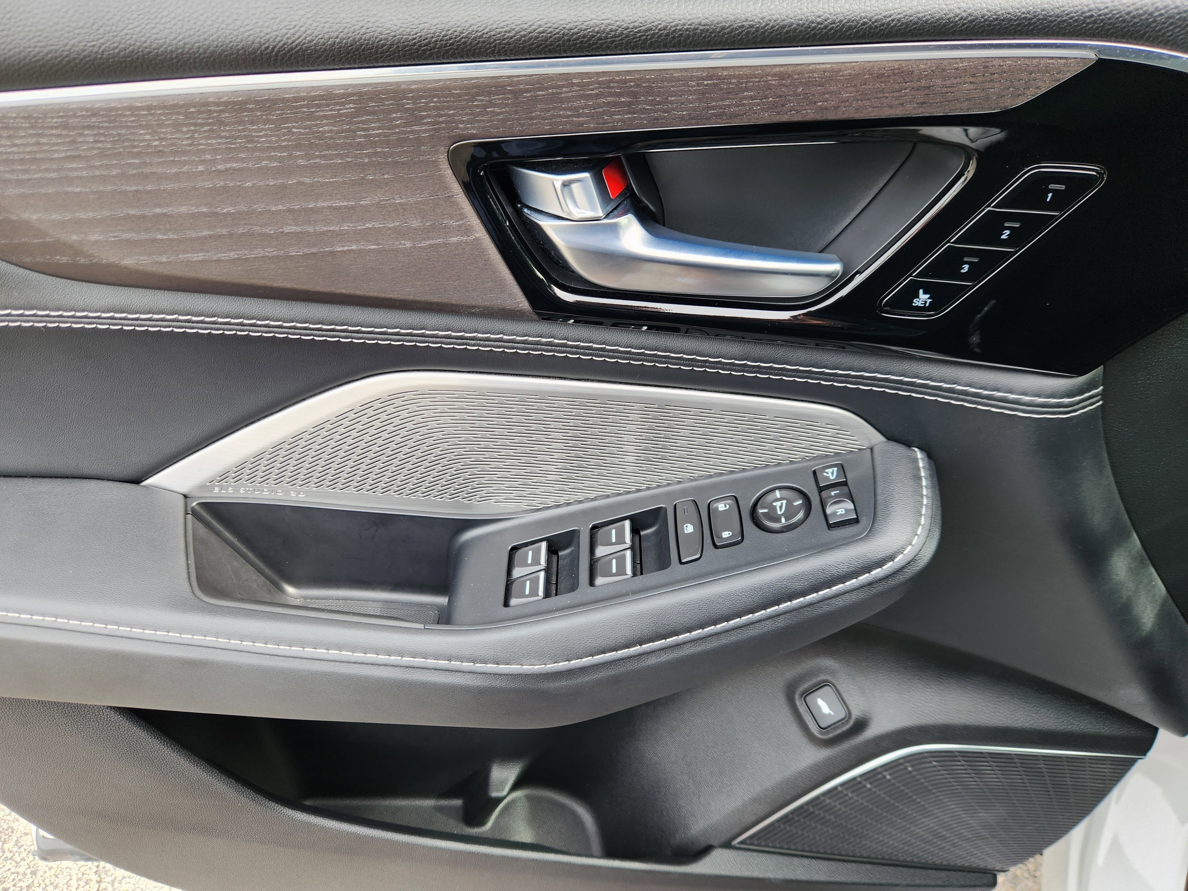 Used 2024 Acura MDX SH-AWD w/ Advance Package image 19