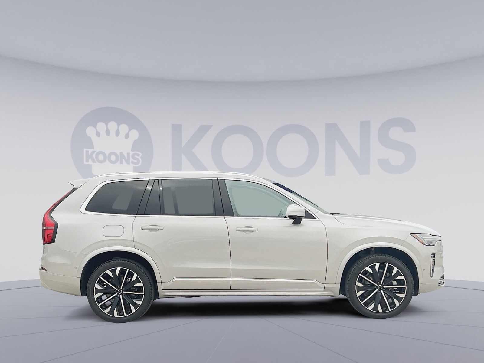 Used 2025 Volvo XC90 B6 Plus AWD/4WD image 17