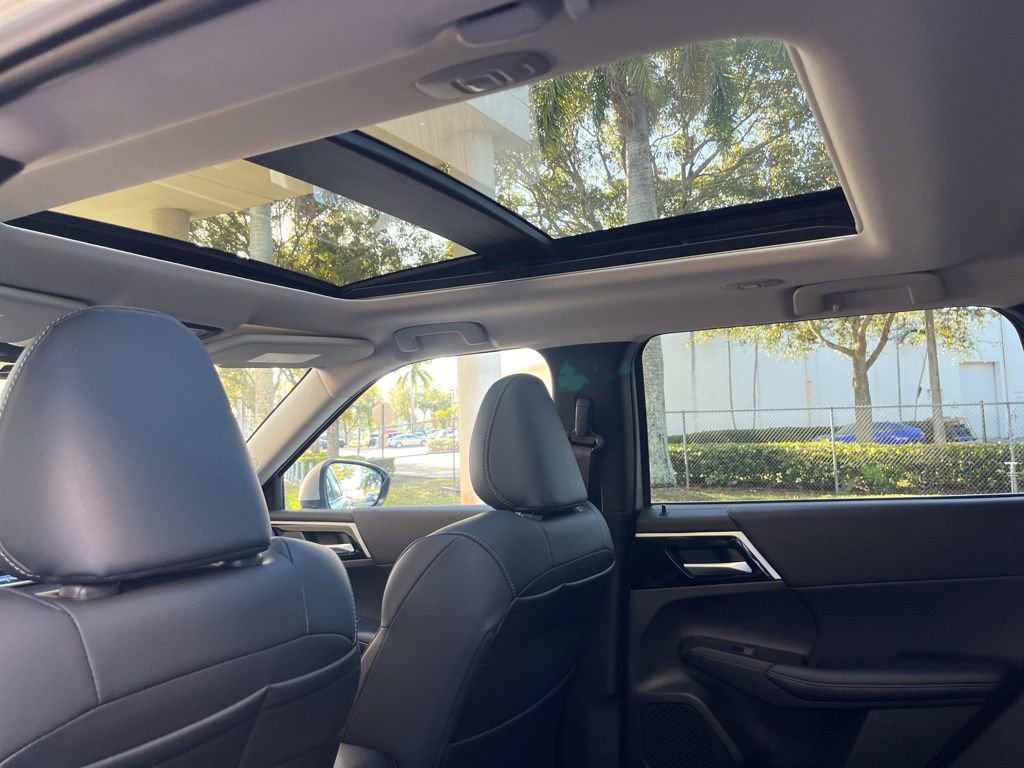 New 2025 Mitsubishi Outlander SE image 14