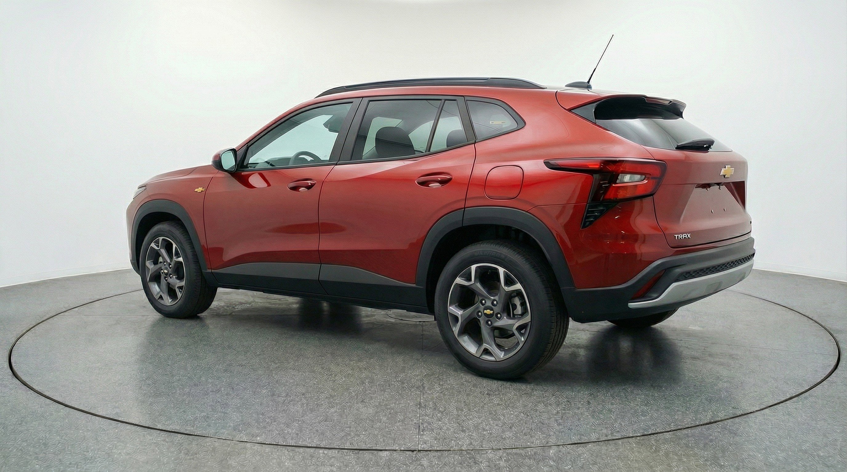 Used 2025 Chevrolet Trax LT FWD image 6