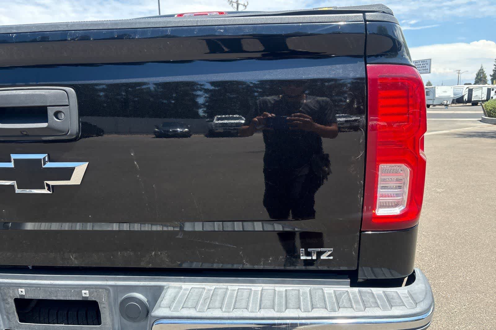 Used 2016 Chevrolet Silverado 1500 LTZ w/ LTZ Plus Package AWD/4WD image 13