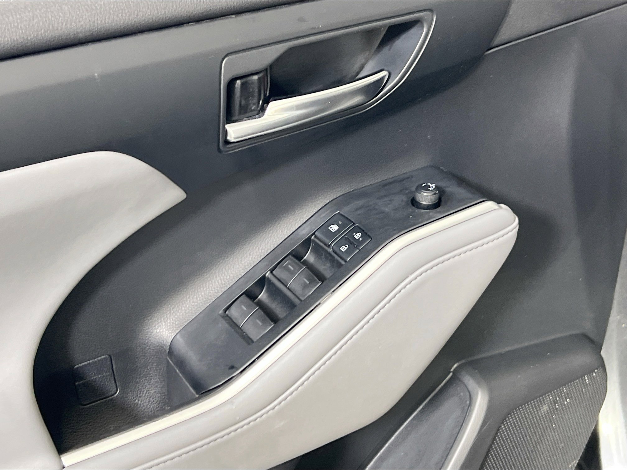 Used 2020 Toyota Highlander XLE image 17