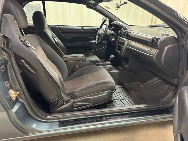 Used 2006 Chrysler Sebring GTC image 29