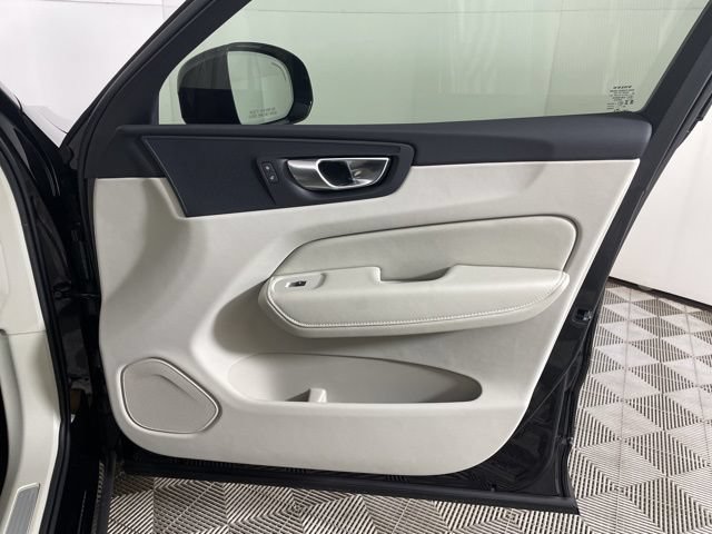 Certified 2025 Volvo XC60 T8 Plus w/ Protection Package Premier AWD/4WD image 39