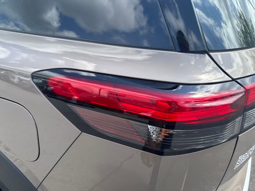 Used 2025 Nissan Pathfinder Platinum image 41