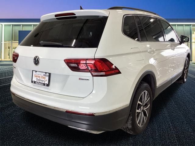 Used 2020 Volkswagen Tiguan SE w/ Panoramic Sunroof Package image 16