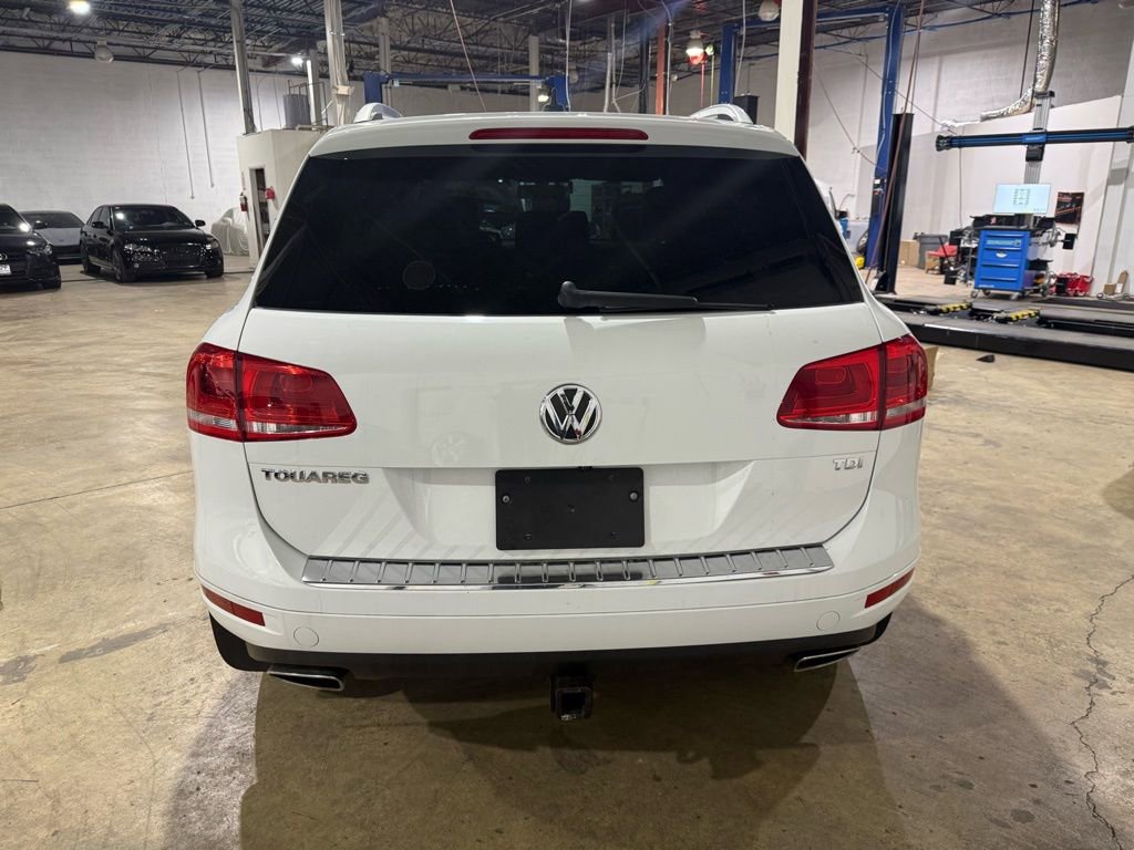 Used 2014 Volkswagen Touareg TDI image 5