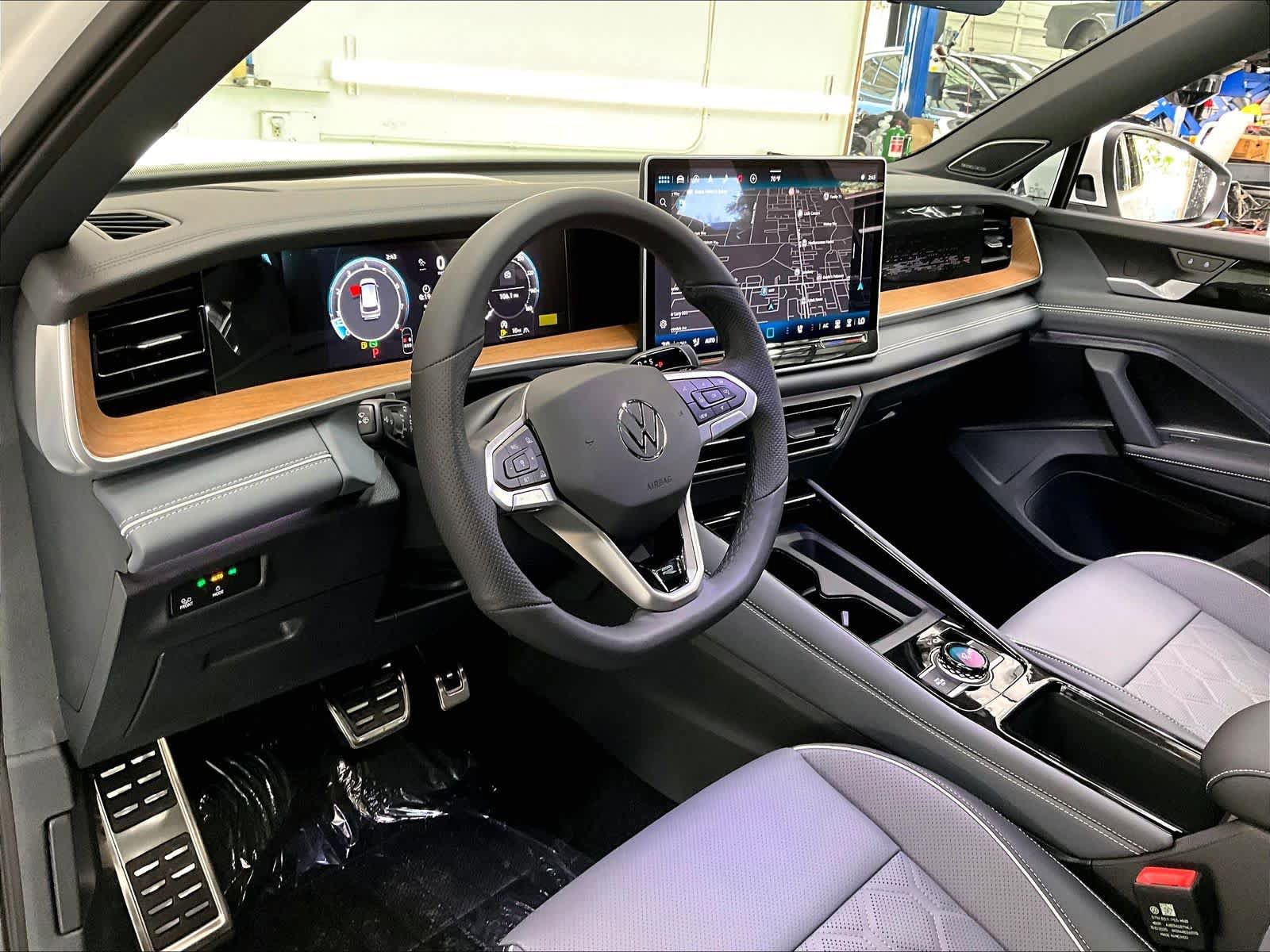 New 2026 Volkswagen Tiguan SEL R-Line AWD/4WD image 8