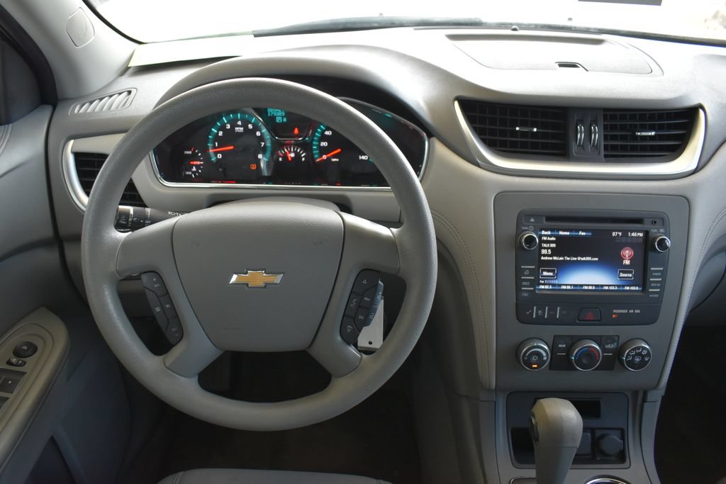 Used 2017 Chevrolet Traverse LS FWD image 2