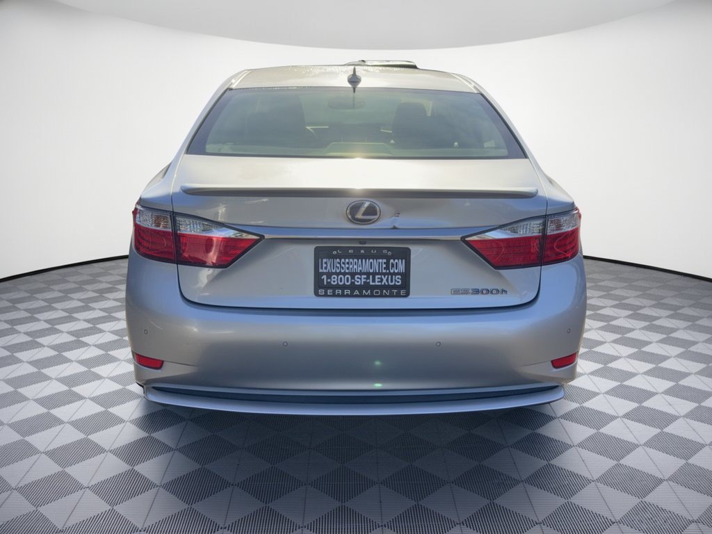 Used 2014 Lexus ES 300h w/ Premium Package w/Bamboo Trim FWD image 11