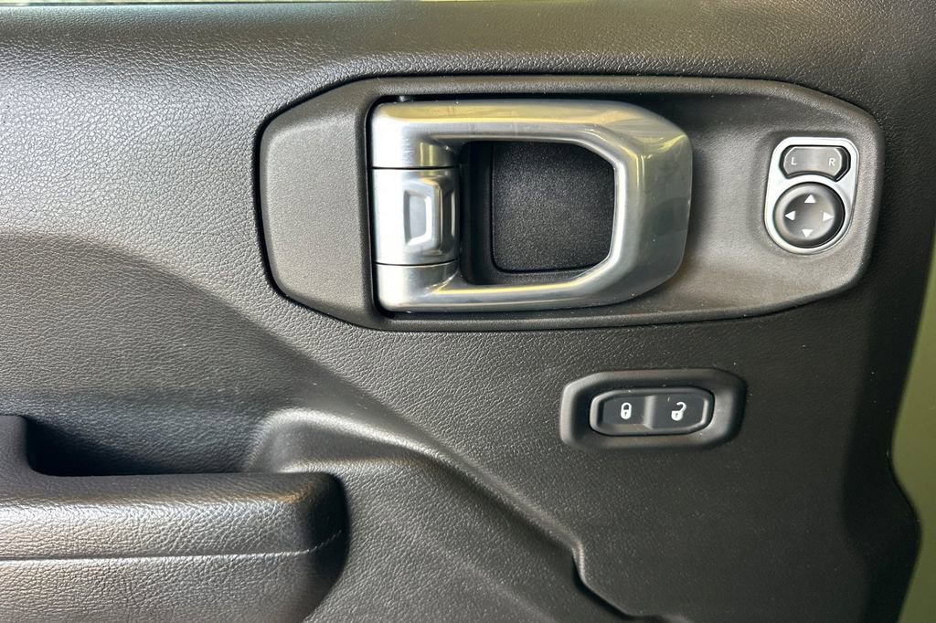 Used 2024 Jeep Wrangler Unlimited AWD/4WD image 11