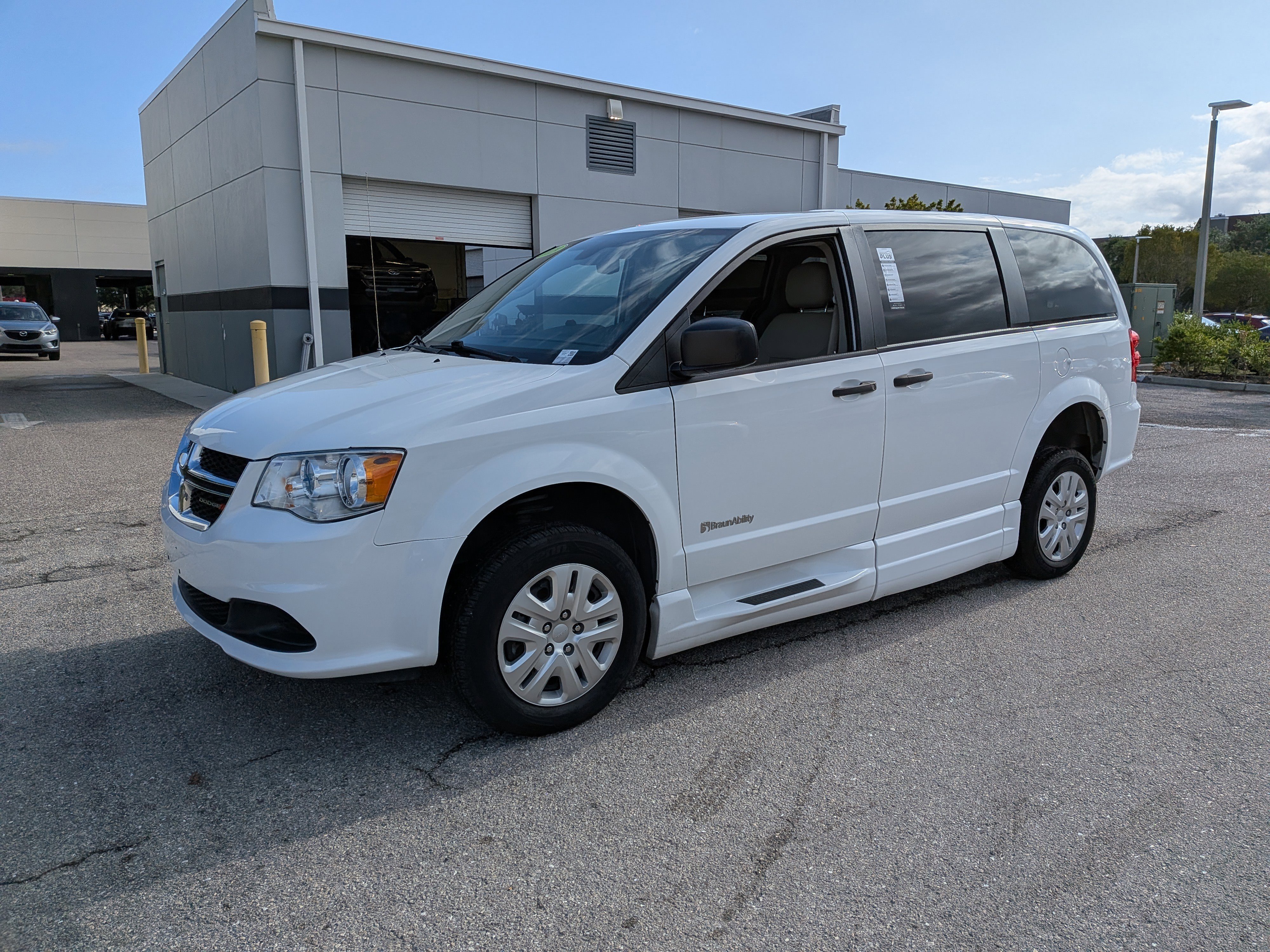 Used 2019 Dodge Grand Caravan SE w/ Power Convenience Group I FWD image 8