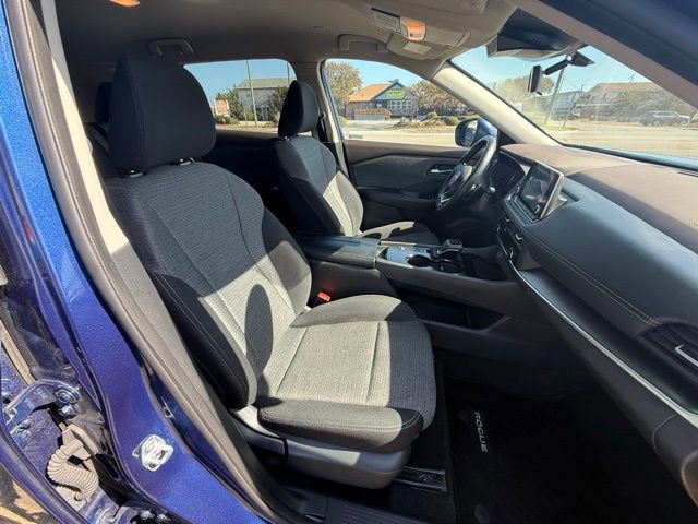 Used 2023 Nissan Rogue SV image 11