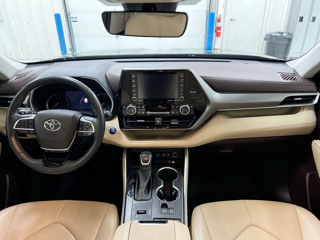 Used 2021 Toyota Highlander XLE image 10