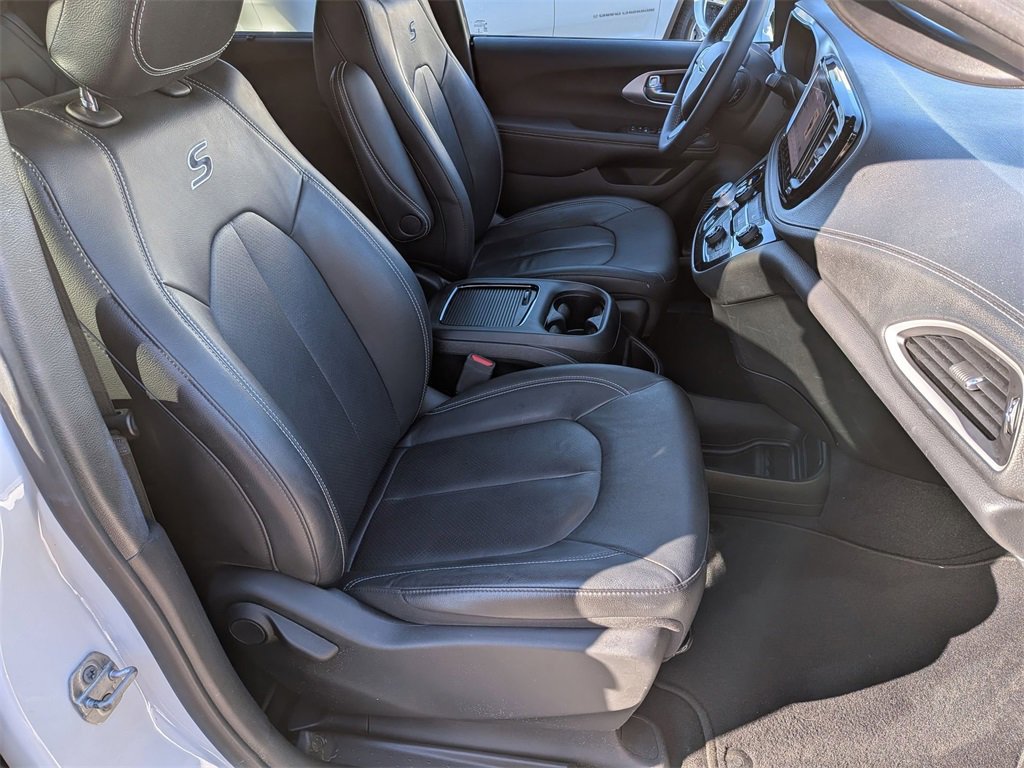 Used 2022 Chrysler Pacifica Touring-L w/ S Appearance Package image 26