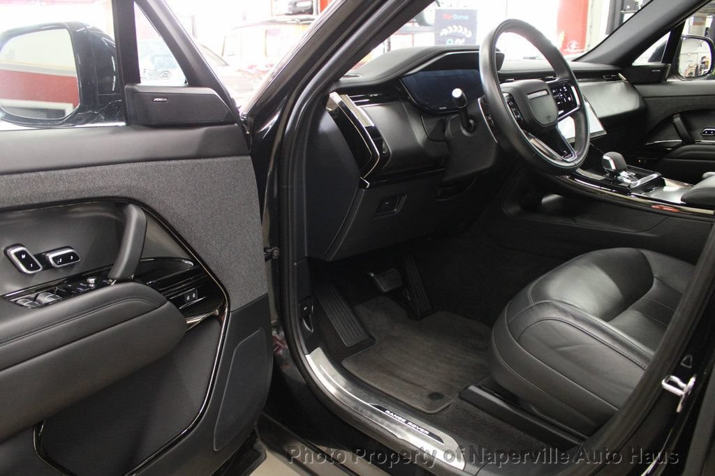 Used 2025 Land Rover Range Rover Sport SE AWD/4WD image 9