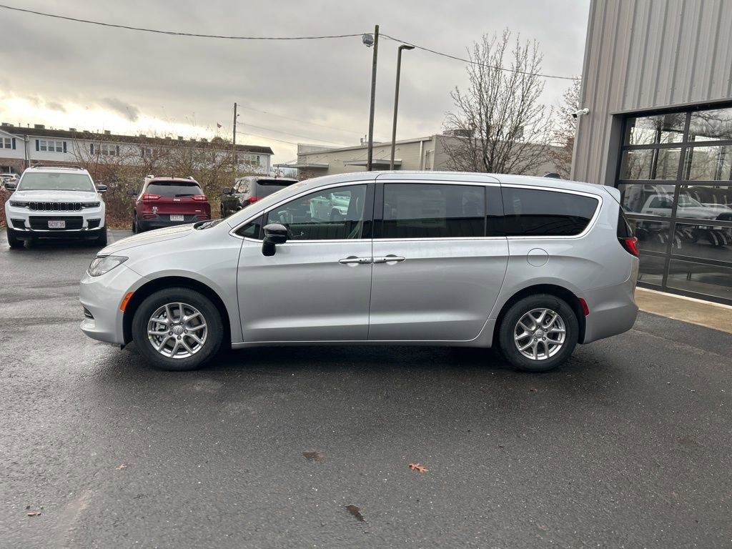 New 2026 Chrysler Voyager LX image 7
