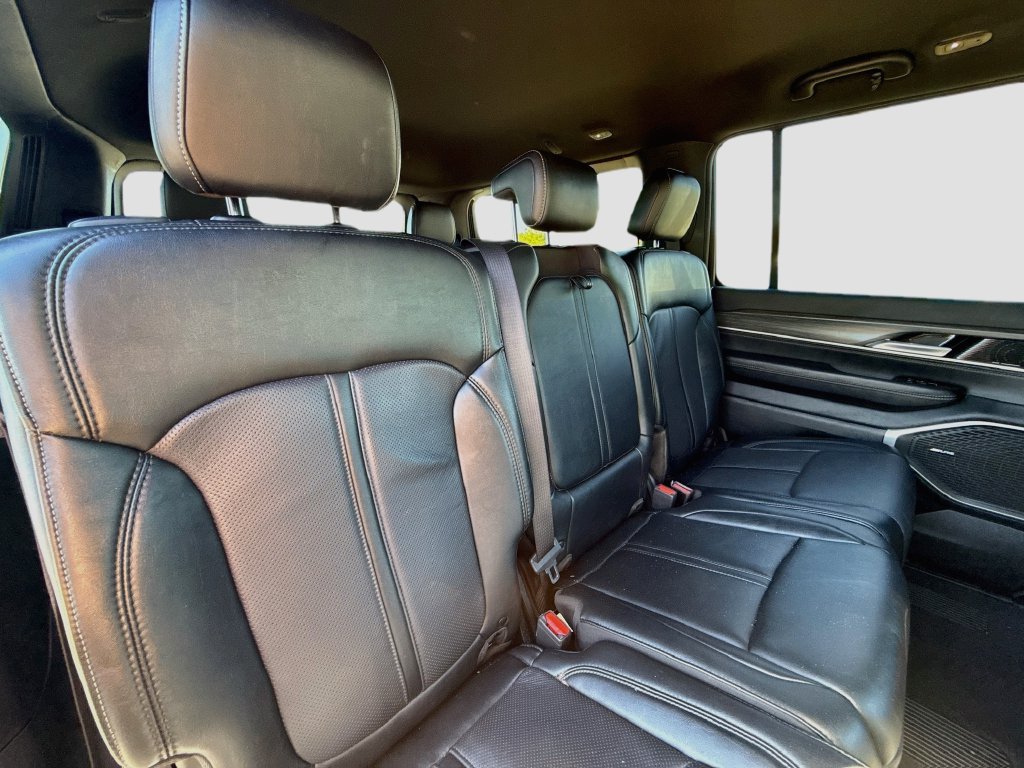 Used 2024 Jeep Wagoneer Series II RWD image 38