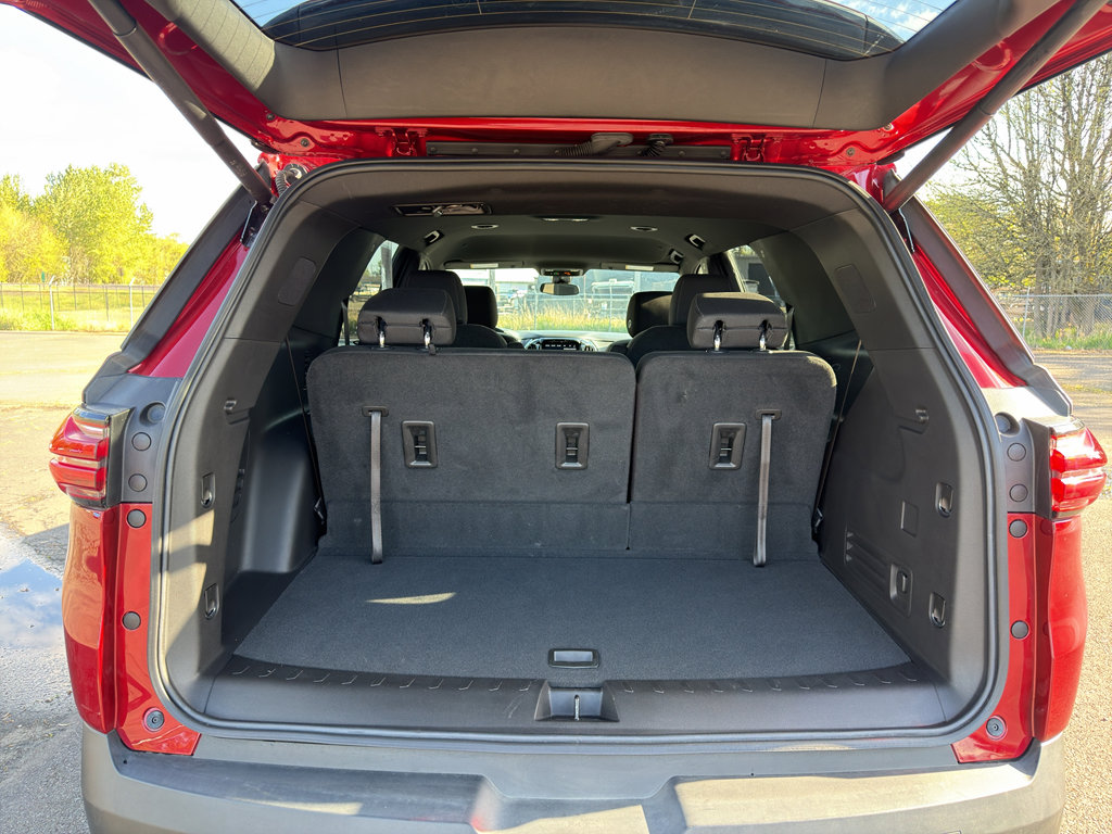 Used 2022 Chevrolet Traverse LT image 9