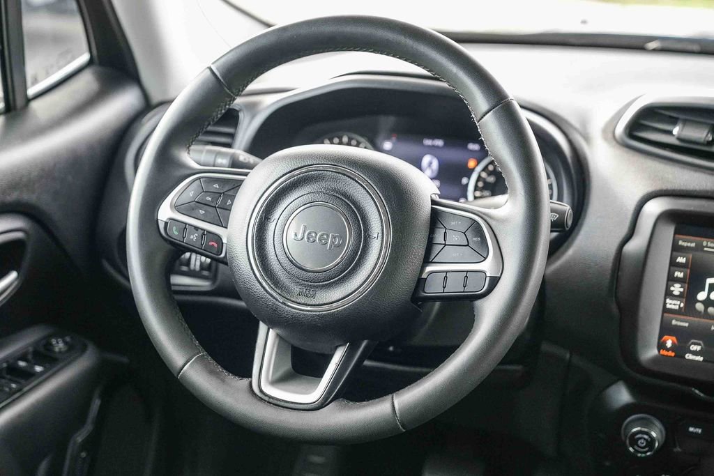 Used 2023 Jeep Renegade Altitude image 16