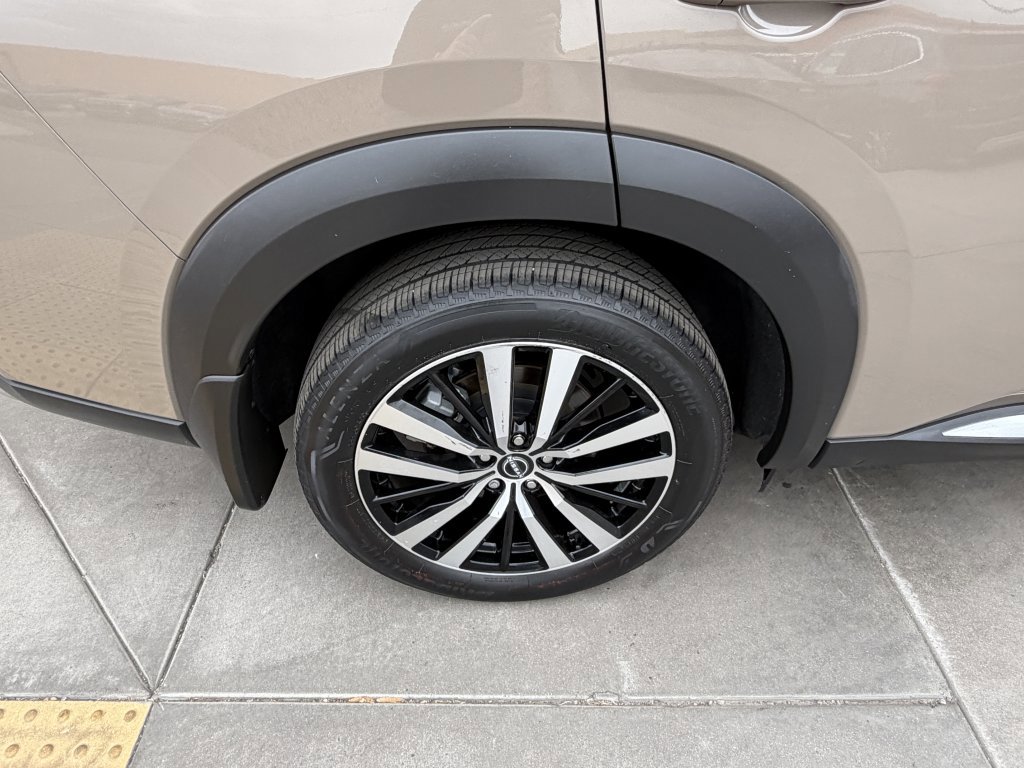 Used 2024 Nissan Pathfinder Platinum w/ Cargo Package image 15