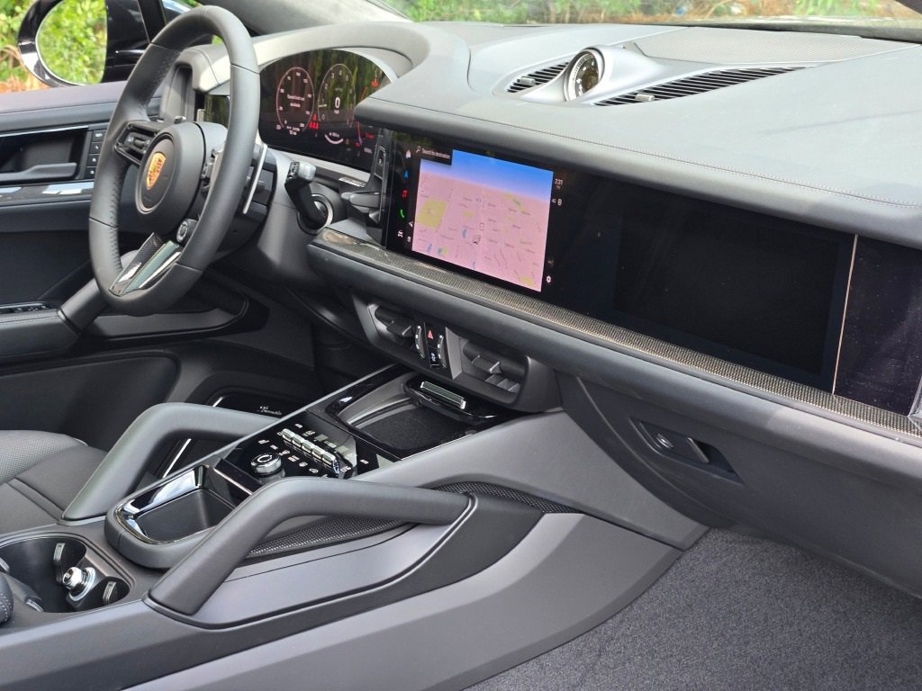 New 2025 Porsche Cayenne GTS image 38