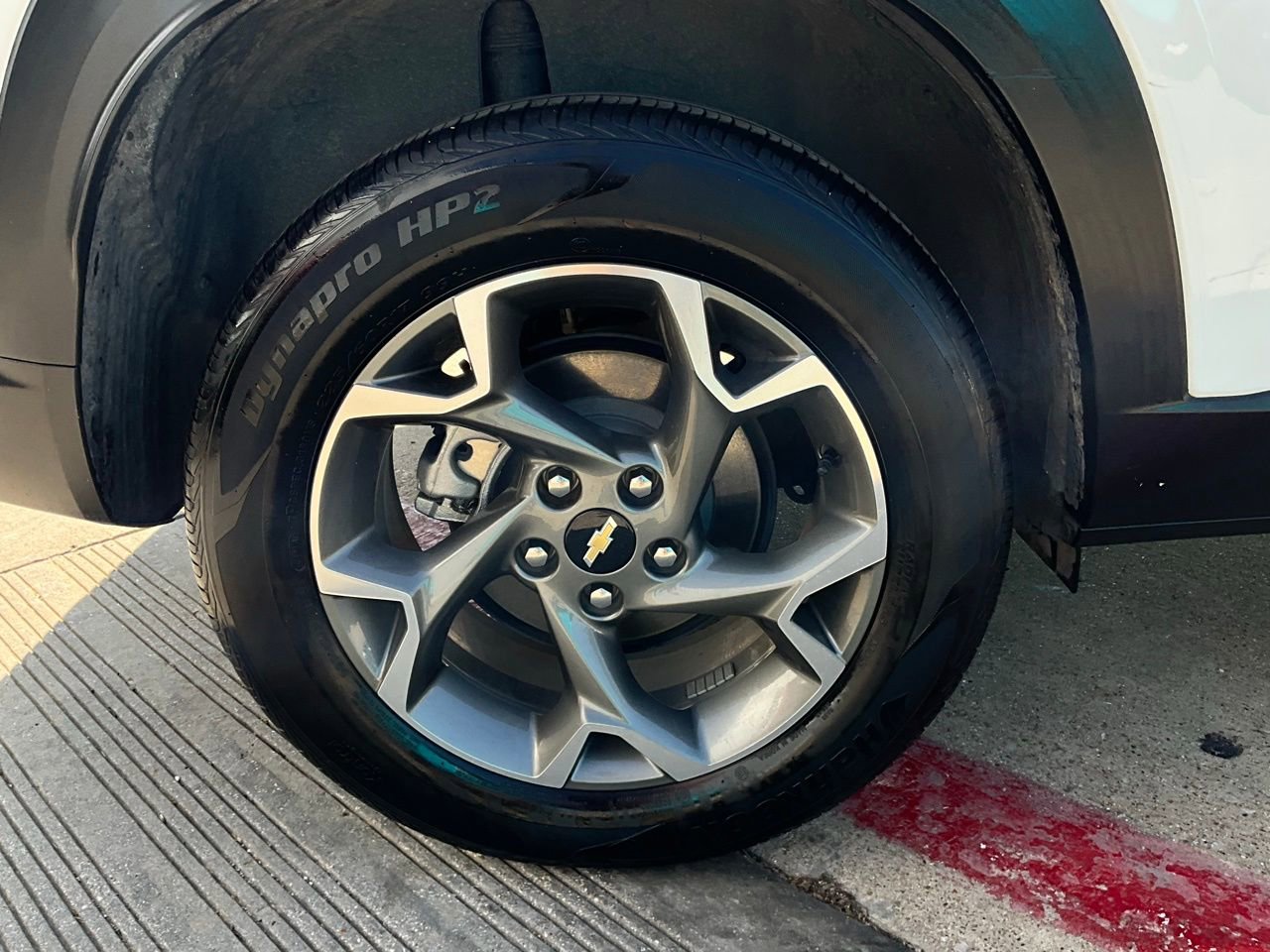 Used 2025 Chevrolet Trax LT FWD image 9