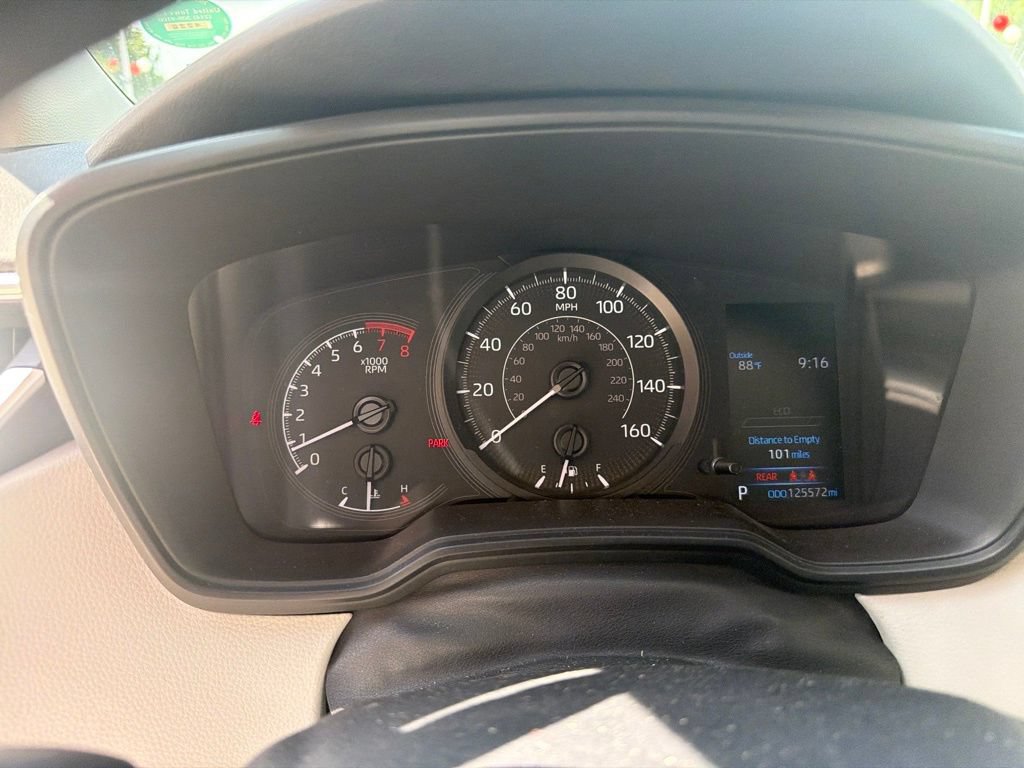 Used 2022 Toyota Corolla L FWD image 2