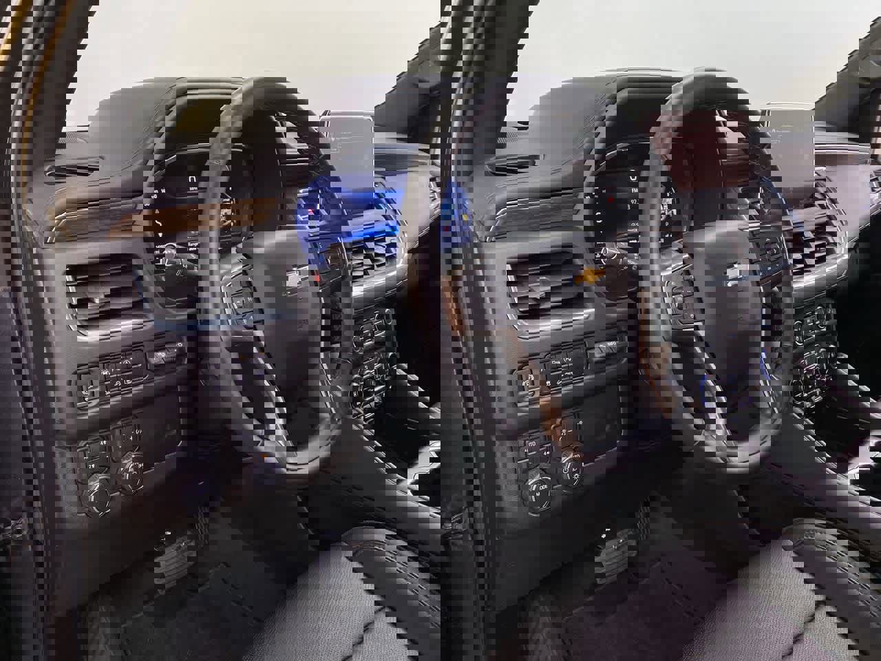 Used 2024 Chevrolet Tahoe High Country w/ Premium Package 2 image 2