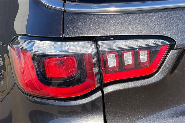 Used 2019 Jeep Compass Latitude image 28