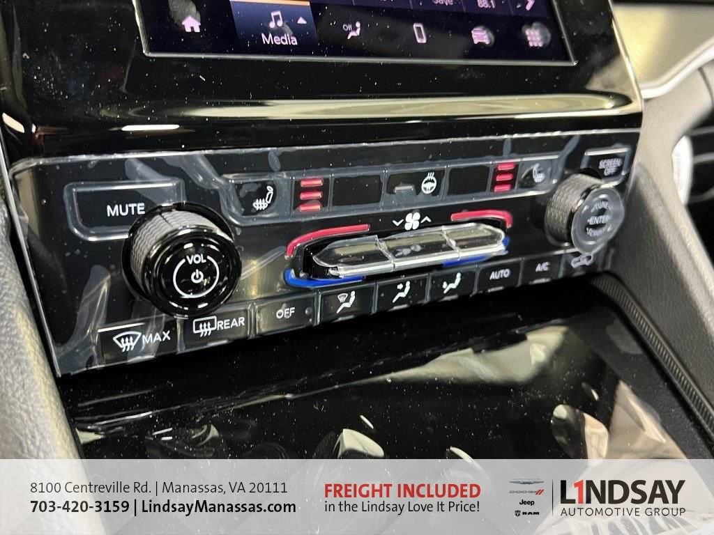 New 2025 Jeep Grand Cherokee Laredo w/ Luxury Tech Group I image 33