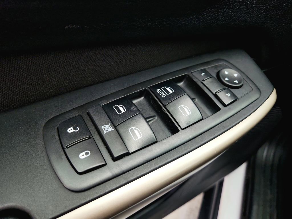 Used 2017 Jeep Cherokee Sport image 20