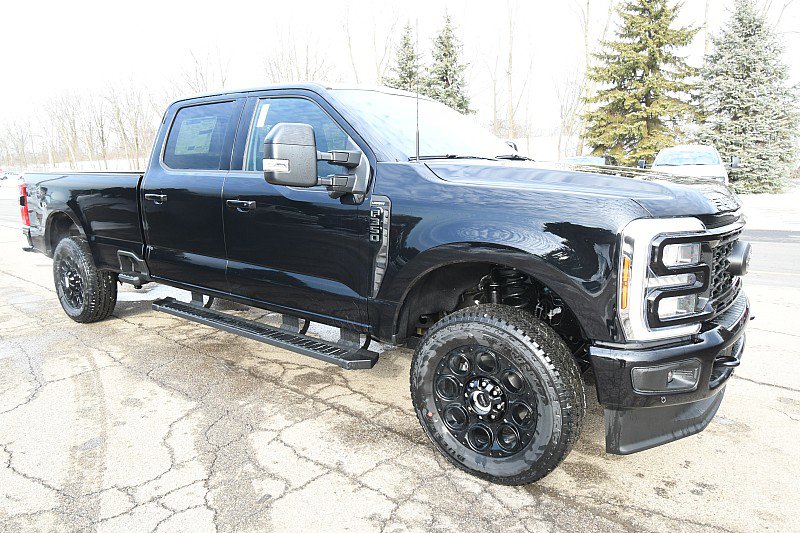 New 2026 Ford F350 Lariat w/ Black Appearance Package