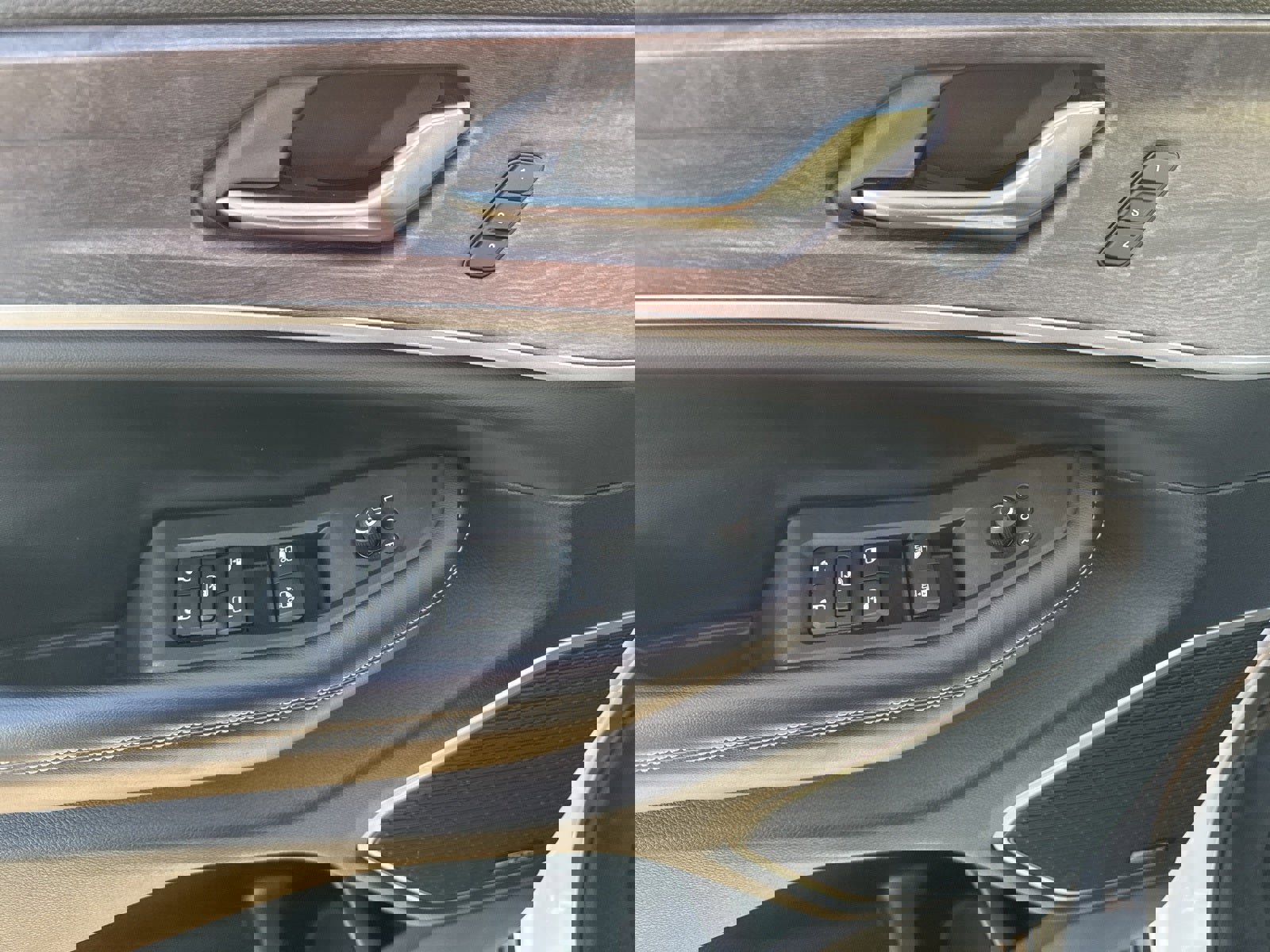 Used 2022 Jeep Grand Cherokee Limited w/ Luxury Tech Group II image 14