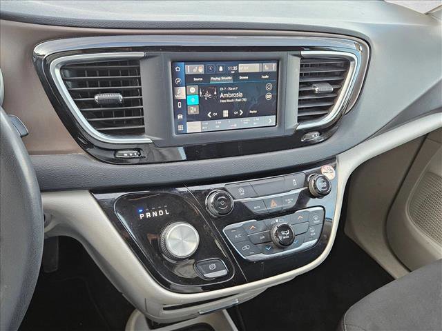 Used 2022 Chrysler Voyager LX image 13