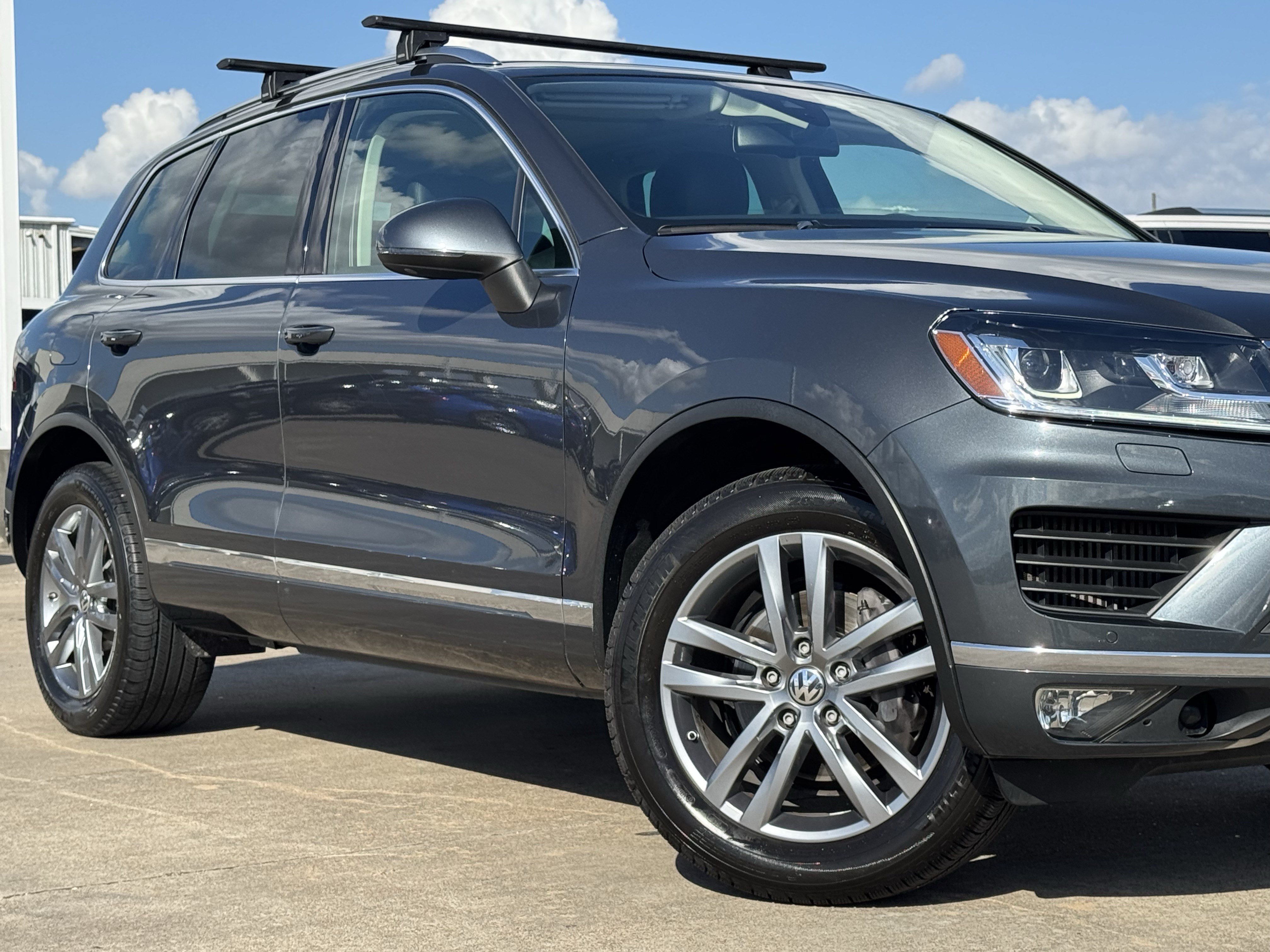 Used 2016 Volkswagen Touareg Sport AWD/4WD image 3