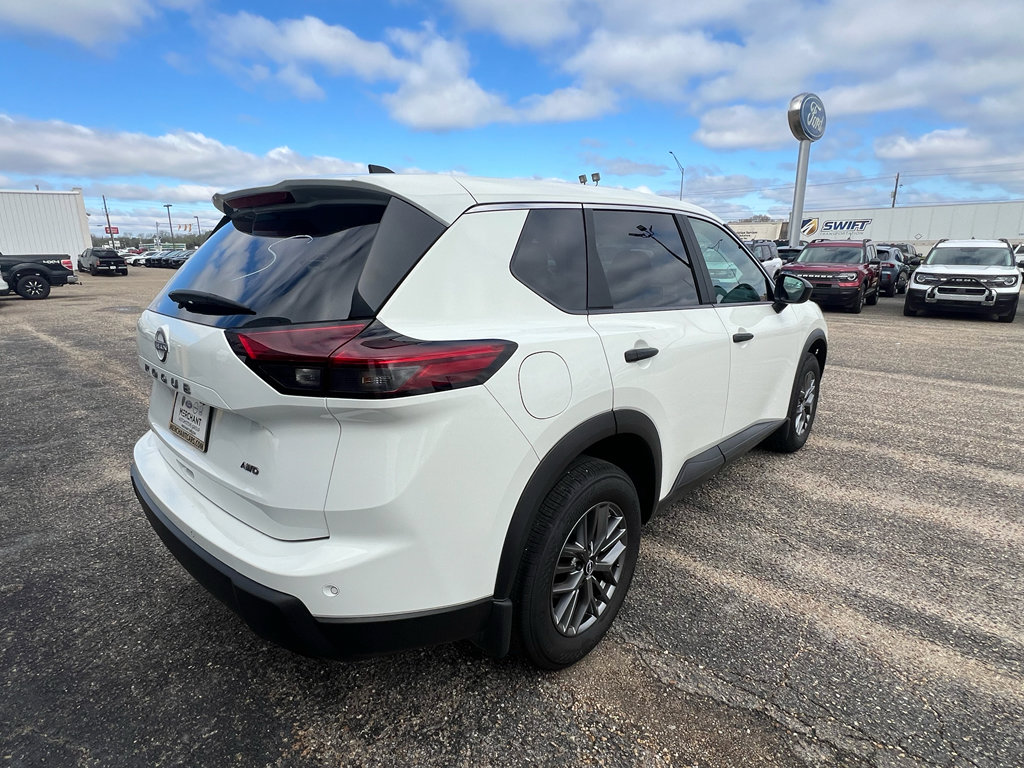 Used 2025 Nissan Rogue S image 9