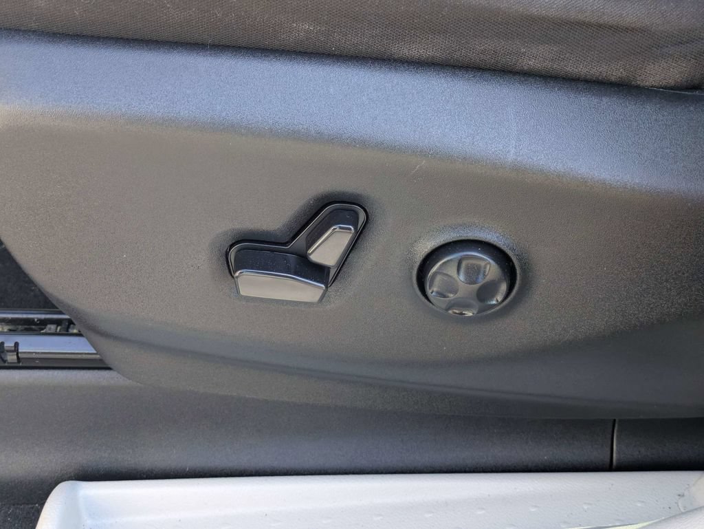 Used 2023 Chrysler Voyager LX FWD image 19