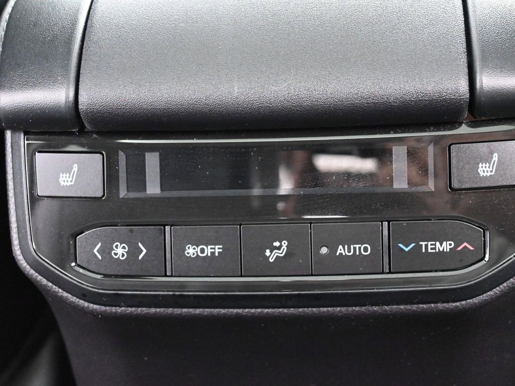Certified 2025 Toyota Highlander Platinum image 36