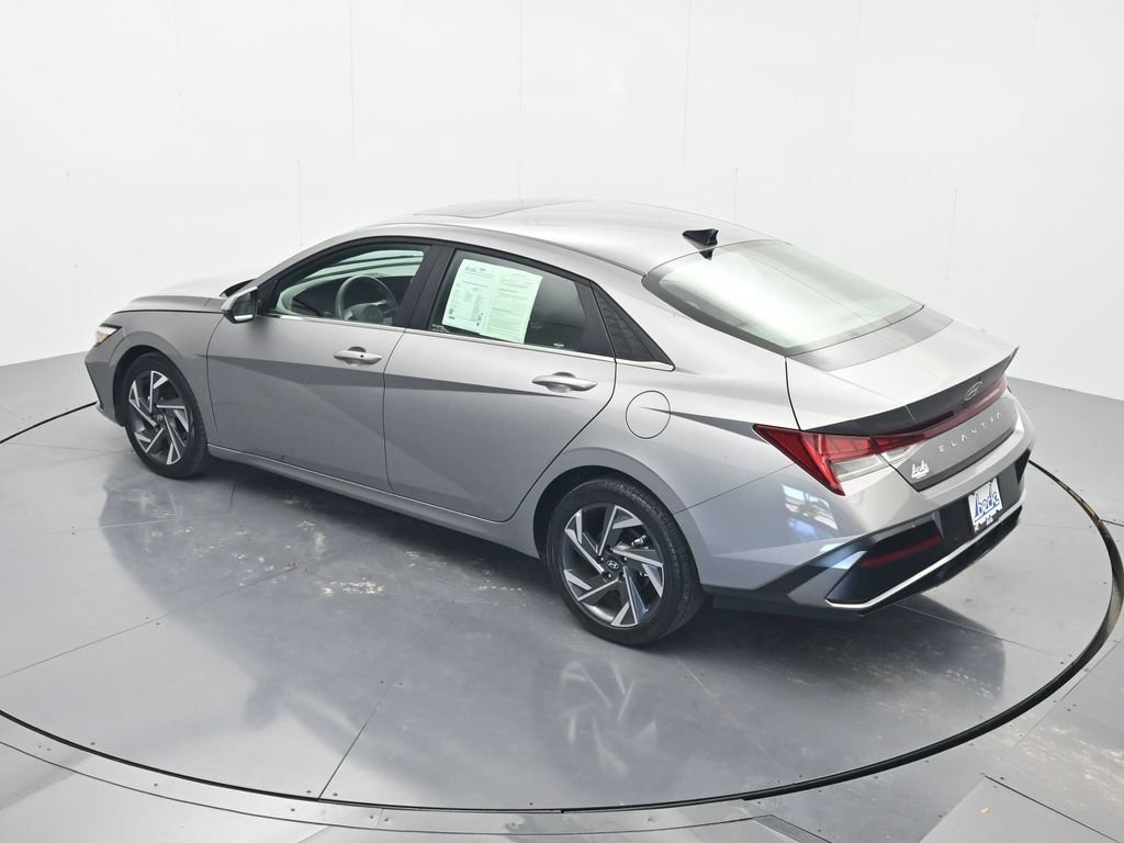 Used 2025 Hyundai Elantra SEL FWD image 35